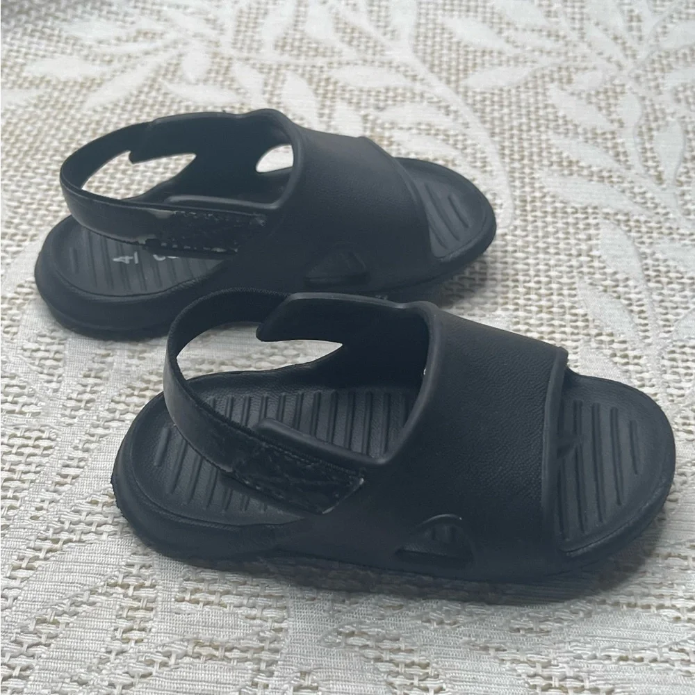 Carter's toddler Black Kids Sandals Water Shoes 4